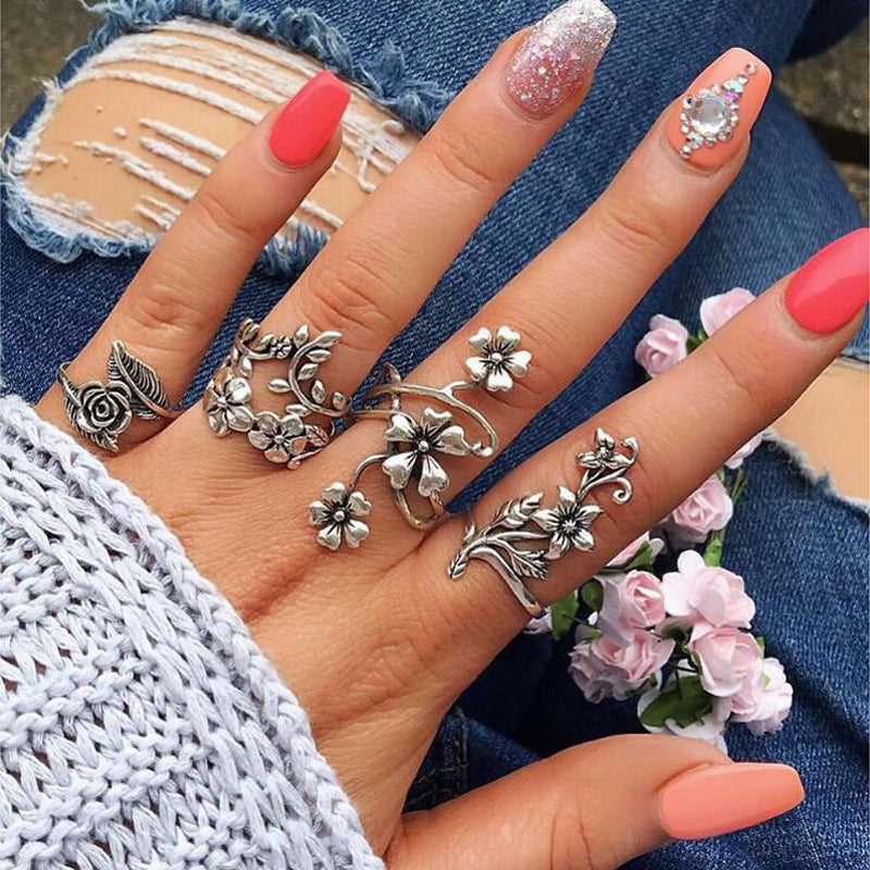 Tocona 4pcs/set Antique Silver Vintage Bohemia Rings Set Rose Flower Rings for Women Charming Bohemia Floral Knuckle Rings 6047